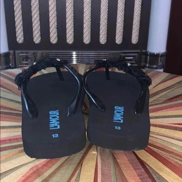 Big Girls Size 13 Flip Flops Black - Picture 2 of 5